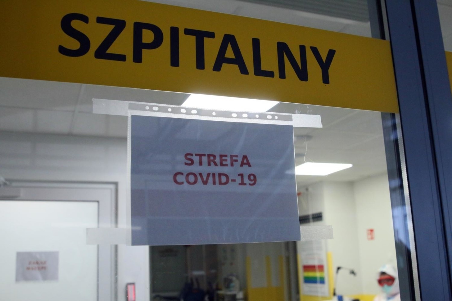 Ozdrowieńcy z dziwnymi objawami. Skarżą się na cuchnące halucynacje