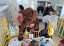 W Dzień Pluszowego Misia małych pacjentów Wojewódzkiego Szpitala w Przemyślu odwiedził miś [ZDJĘCIA]