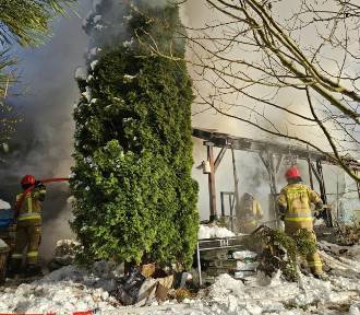 Pożar w Dzierżążnie - spłonął domek letniskowy. Straty sięgają ponad pół miliona zł
