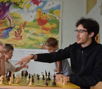 Szachista Piotr Namyślak wrócił do swojego przedszkola jako instruktor