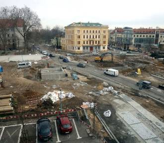 Przebudowa placu Słowiańskiego w Legnicy. Są utrudnienia w ruchu, zobaczcie zdjęcia