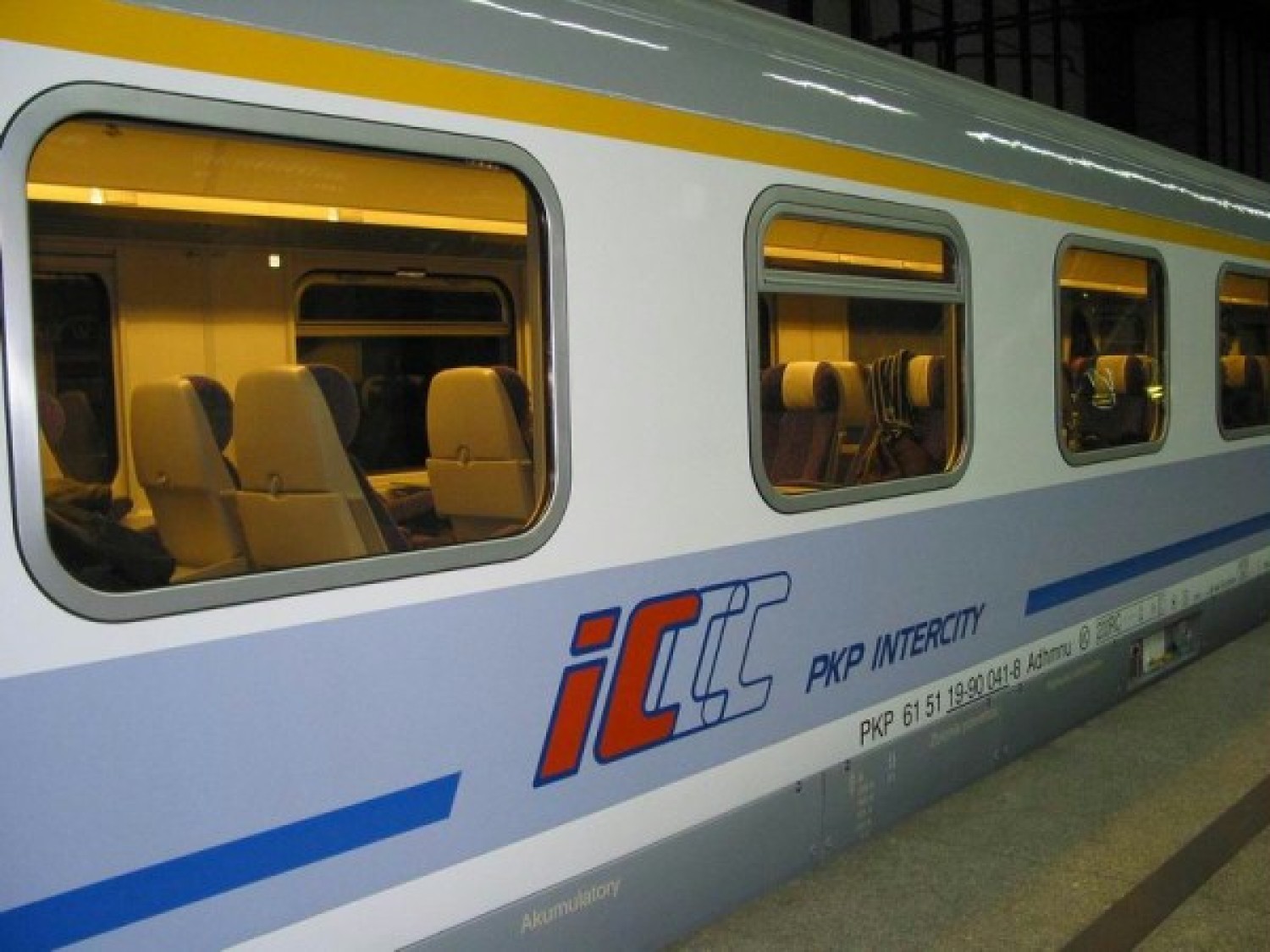 W pociągach Intercity znajdziemy ksiązki do poczytania i zabrania