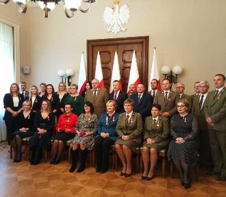 Urzędnicy z gminy Widawa z medalami za długoletnią służbę ZDJĘCIA