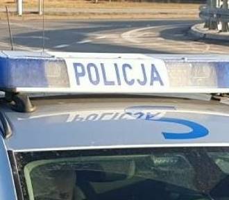 W Ostrowcu policjanci po pościgu zatrzymali pijanego kierowcę