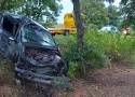 Młody kierowca Mercedesem ML uderzył w drzewo [FOTO]