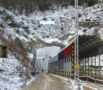 Tunel kolejowy w Trzcińsku już poszerzony. Pociągi pojadą szybciej