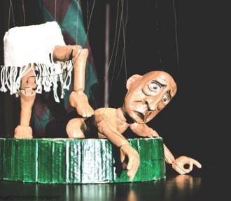 Spektakl marionetkowy "Cyrk Hrynek" w Parku Świętojańskim w Radomsku