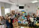 Uczniowie wypełnili magazyny PCK w Przeworsku darami dla Ukrainy [ZDJĘCIA]