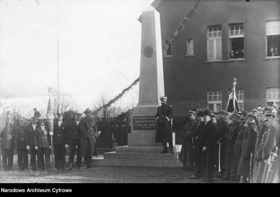 Uroczystość odsłonięcia pomnika Józefa Piłsudskiego w Pleszewie, 1930 r.