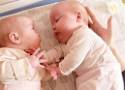 Malutkie bliźniaczki z Osjakowa potrzebują kosztownego leczenia. Przyszły na świat w 26. tygodniu ciąży! Cztery miesiące spędziły w szpitalu