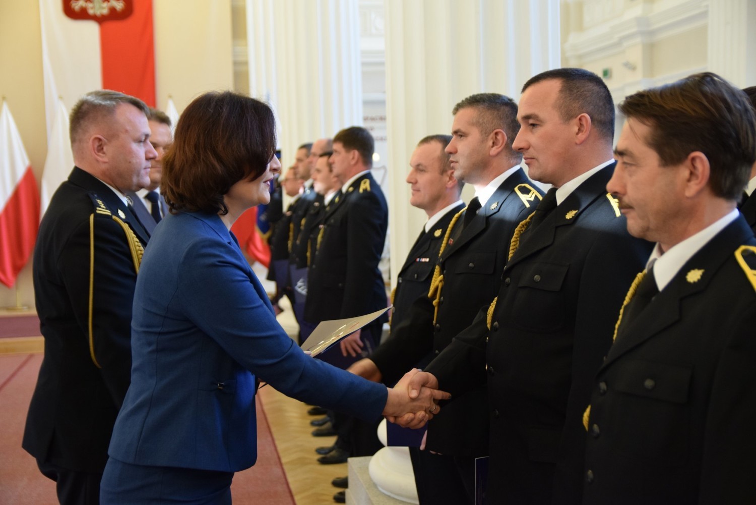 W sali kolumnowej Podkarpackiego Urzędu Wojewódzkiego odbył się uroczysty apel służb mundurowych