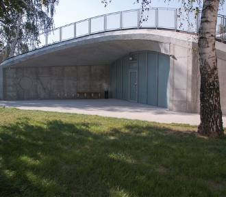 Kolejny projekt Konkursu KOŁO zrealizowany. Nowy budynek porośnięty żywą zielenią w Płocku