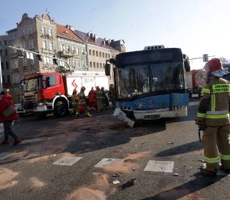 Wypadek na ulicy Pocztowej w Legnicy, pięć osób zostało rannych, zobaczcie zdjęcia