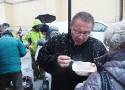 Dzień Ubogich, kardynał Grzegorz Ryś zjadł zupę z bezdomnymi. ZDJĘCIA