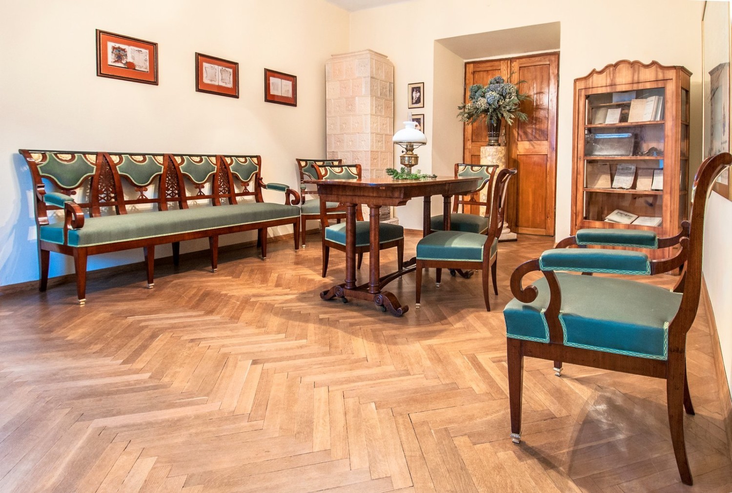 Zakończył się drugi etap prac konserwatorskich przy XIX-wiecznych meblach z Muzeum Dzieduszyckich w Zarzeczu, oddziału Muzeum w Jarosławiu Kamienica Orsettich