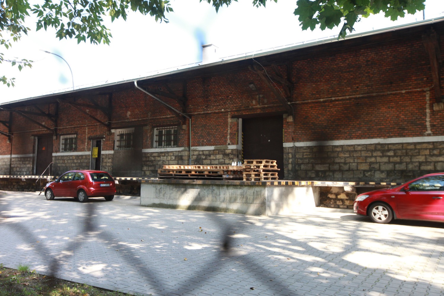 Teren dawnych magazynów kolejowych przy ul