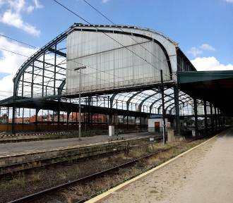 Wstrzymano remont stacji kolejowej w Legnicy. Po czterech latach prac!