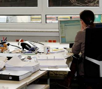 Tanie jedzenie, mieszkanie i praca w Warszawie. Gdzie ich szukać? Przewodnik dla przyjezdnych