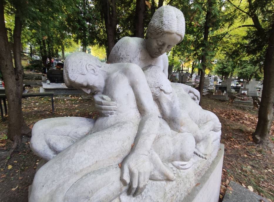 Najciekawsze nagrobki cmentarza na Sobięcinie, miejsca spoczynku ambasadora II RP. Zobacz zdjęcia!