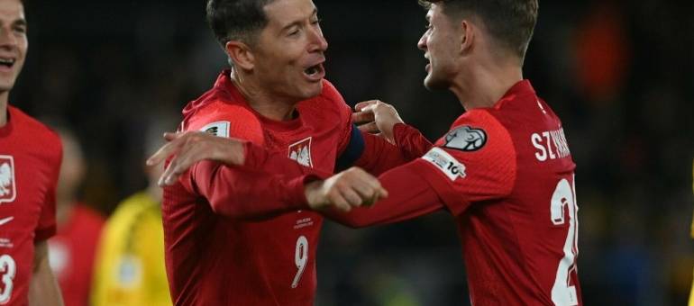 Polska gładko zdobyła Kowno i jest bliżej gry w barażach o mundial! Gole Sebastiana Szymańskiego i Roberta Lewandowskiego na wagę zwycięstwa