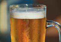 To dzieje się z organizmem, gdy pijesz piwo. Czy jedno piwo dziennie szkodzi?
