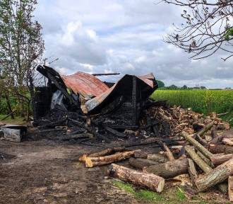 Tragiczny pożar drewnianego domu. W pogorzelisku odkryto zwłoki 67-latka