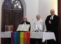 10 par jednopłciowych pobłogosławionych w kościele w Warszawie. To pierwsze takie wydarzenie w Polsce. Planowane są kolejne