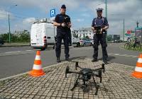 Policyjny dron kontroluje przejścia dla pieszych. Sypią się mandaty