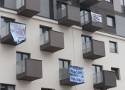 Mieszkanie Plus w Radomiu. Najemcy protestują, wywiesili transparenty (ZDJĘCIA)