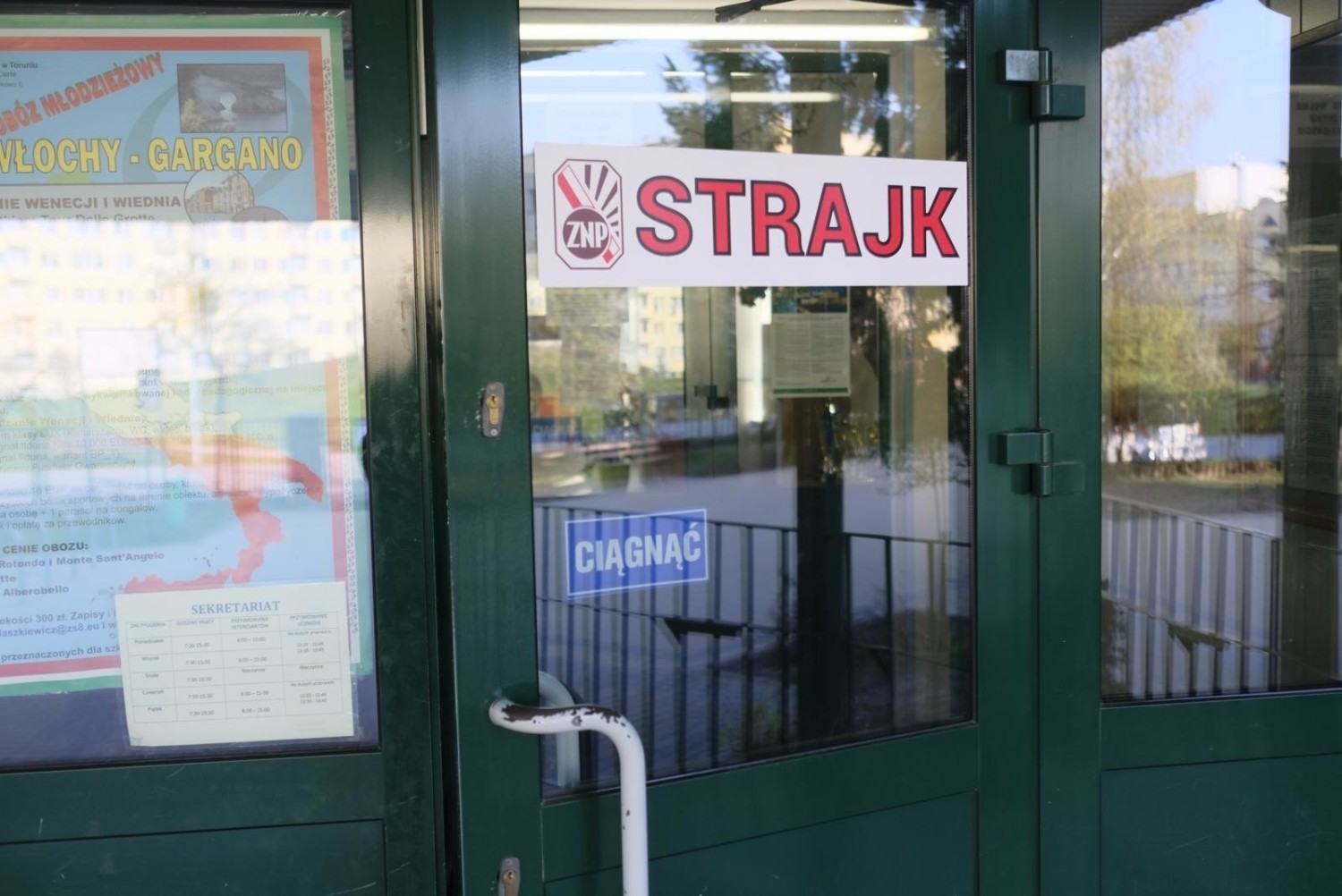 Strajkujący nauczyciele nie mają poczucia przegranej mimo zawieszenia trwającego od 8 kwietnia strajku