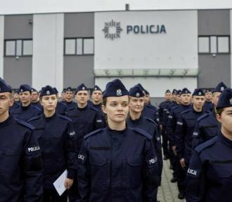 Małopolska policja szuka funkcjonariuszy na piknikach, targach pracy i w... autobusie