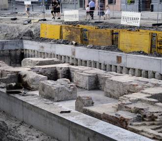 Na Starym Rynku odkopano fundamenty dawnego Nowego Ratusza! [ZDJĘCIA]