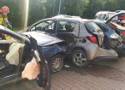 Kierowca doznał ataku padaczki? Wjechał w trzy zaparkowane auta w centrum Staszowa