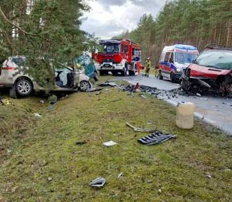Wypadek na trasie Piła-Skórka. Osobówka zderzyła się z busem 