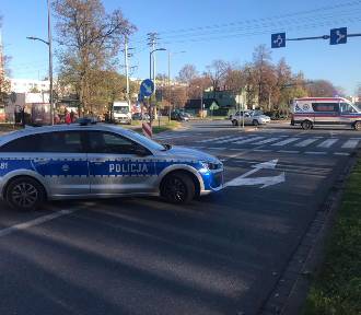 Ciężarówka potraciła kobietę w Dzierżoniowie. Ranna zabrana do szpitala w Świdnicy 