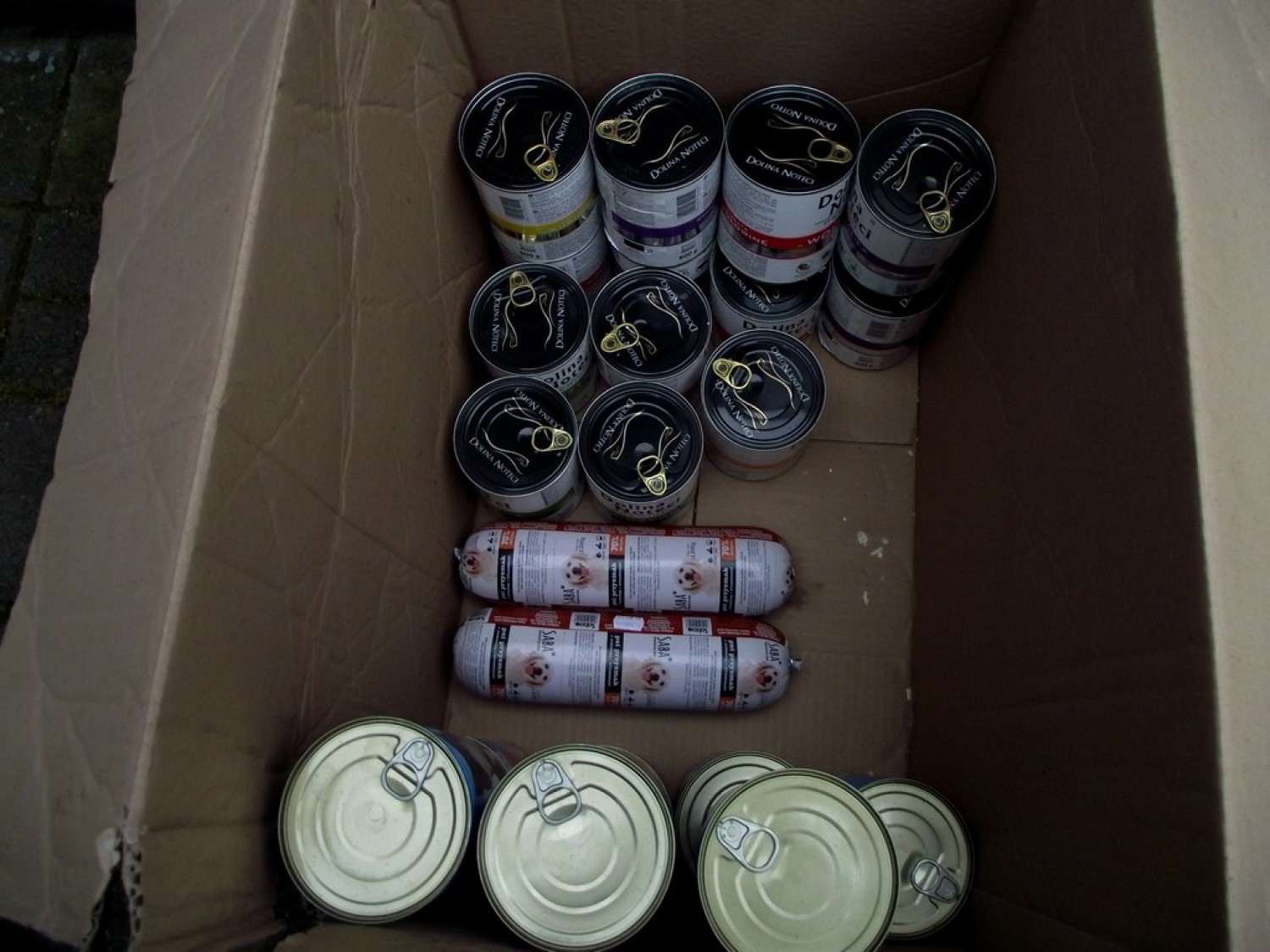 Stowarzyszenie Patriotyczny Zbąszyń, z darami w schronisku dla zwierząt w Nowym Dworze