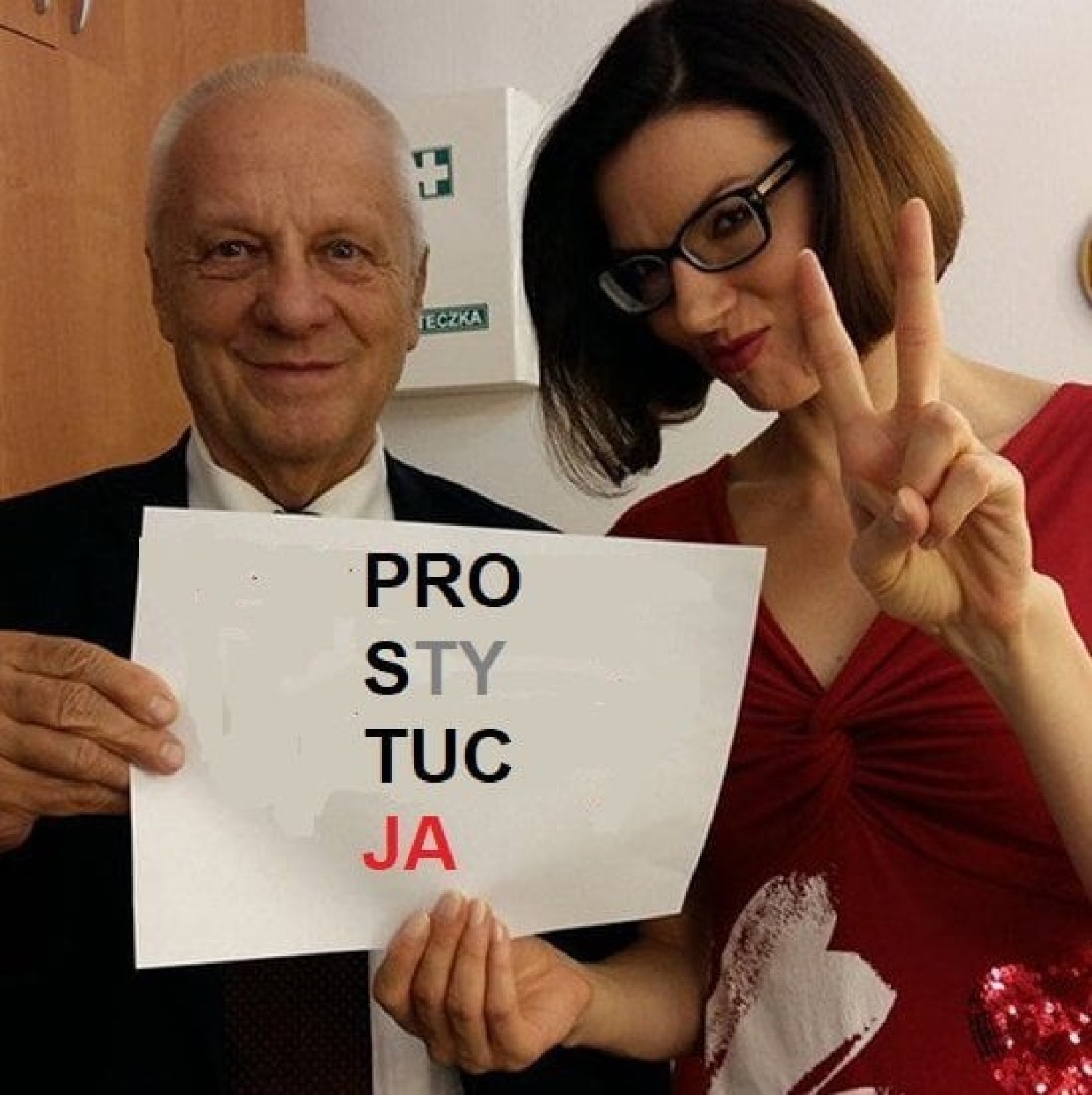 #JurnyStefan, czyli seksafera z Niesiołowskim MEMY: Po mirabelkach taka moc? Internauci komentują skandal z udziałem posła