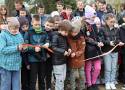Doczekali się nowego chodnika do szkoły w Lenartowicach pod Pleszewem! Dzieci i rodzice są zadowoleni
