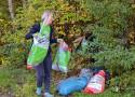 Mieszkańcy gminy Szczerców sprzątali lasy. Zobacz, jak im poszło