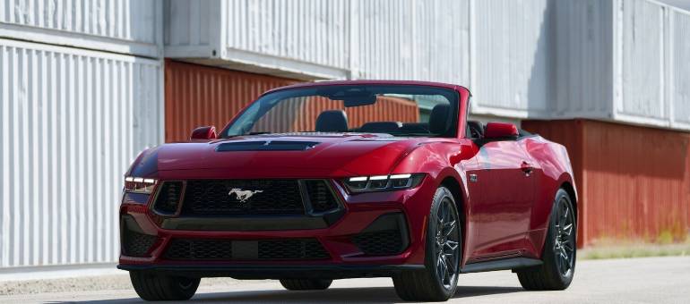 Ford Mustang zbliża się do kolejnego roku dominacji na rynku globalnym i w USA