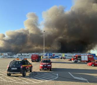 Ogromny pożar Marywilskiej 44 w Warszawie. Spłonęło centrum handlowe