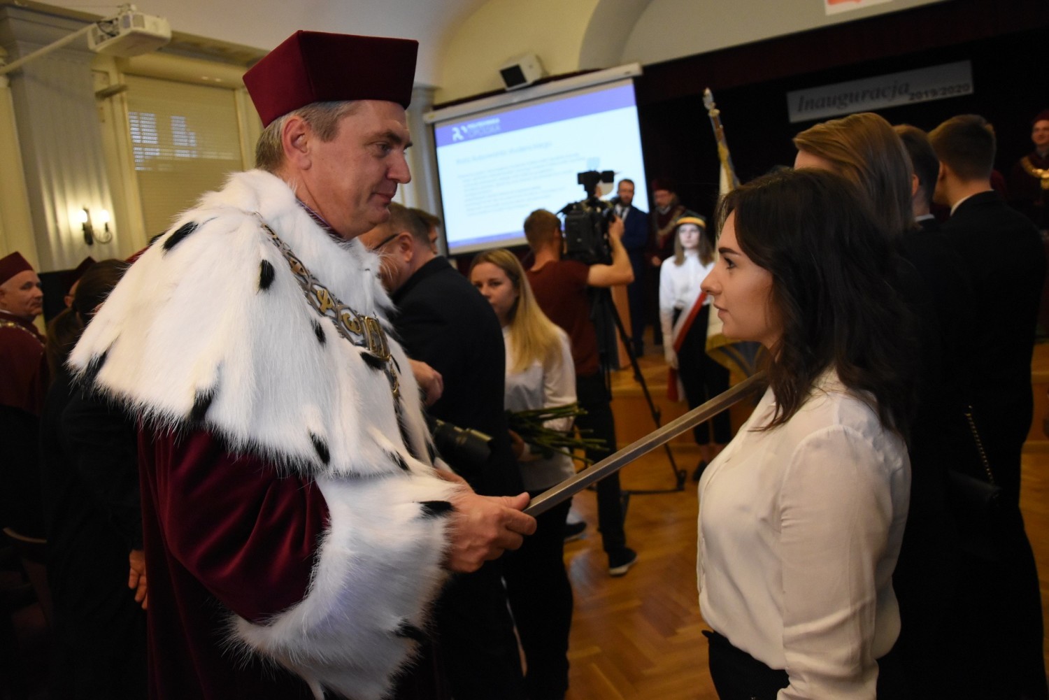 - Życzę wam, byście dobrze wykorzystali szansę na dobrą przyszłość - mówił do zgromadzonych studentów rektor PO