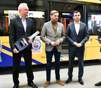Głogów podarował kolejny autobus dla Ukrainy. Będzie woził dzieci do szkół ze Lwowa