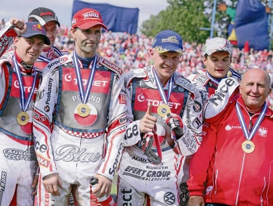 Trener Marek Cieślak z drużynowymi mistrzami świata z Leszna