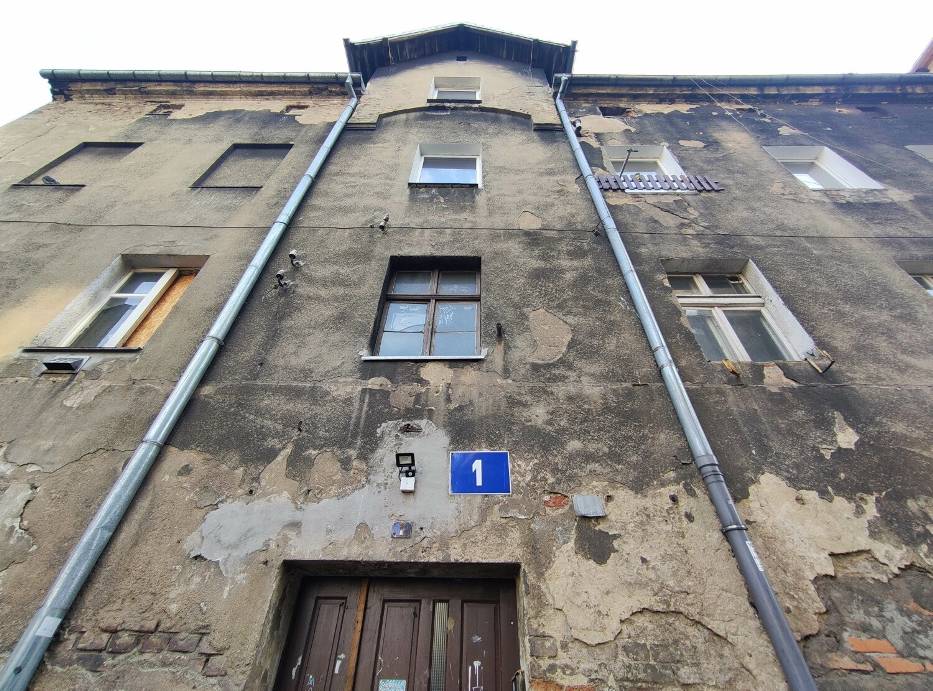 Najkrótsze ulice w Wałbrzychu: Ulica Wąska z jednym domem i ciekawym cyklem murali - zdjęcia