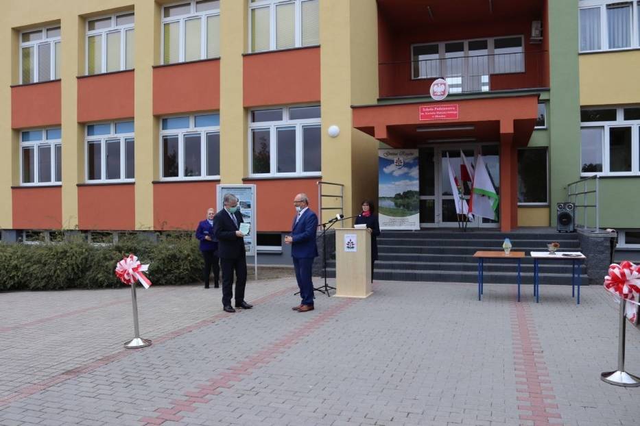 Szkoły w Sławsku i Rzgowie są zasilane pompami ciepła 