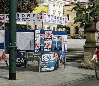 Projekt radnych w sprawie reklam wyborczych: "Politycy nie mogą stać ponad prawem"