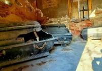 Upiorne mauzoleum w Mrokocinie na Dolnym Śląsku wabi turystów i hieny cmentarne 