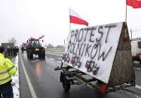 Rolnicy zablokowali DK 25 w okolicach Złotnik Kujawskich. Zdjęcia z protestu