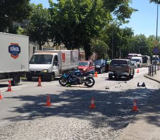 Wypadek w Lęborku. Motocykl zderzył z autem osobowym